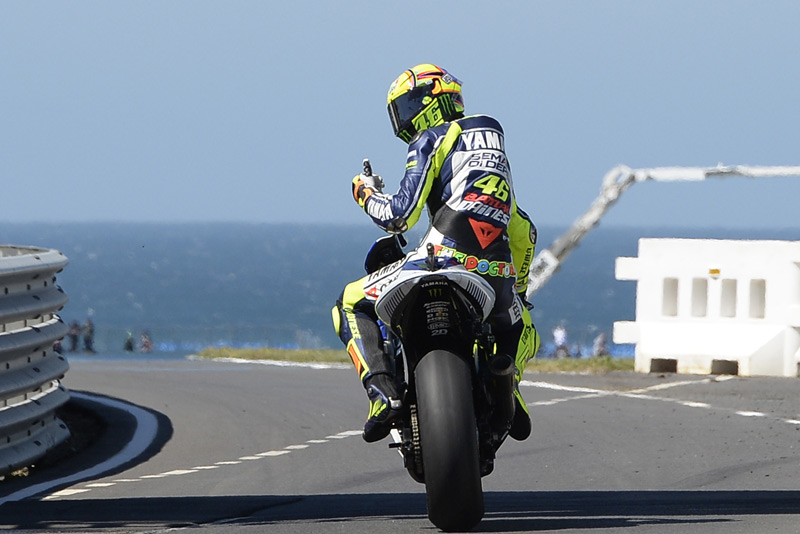 philip island 2015 thumbs up rossi_pi